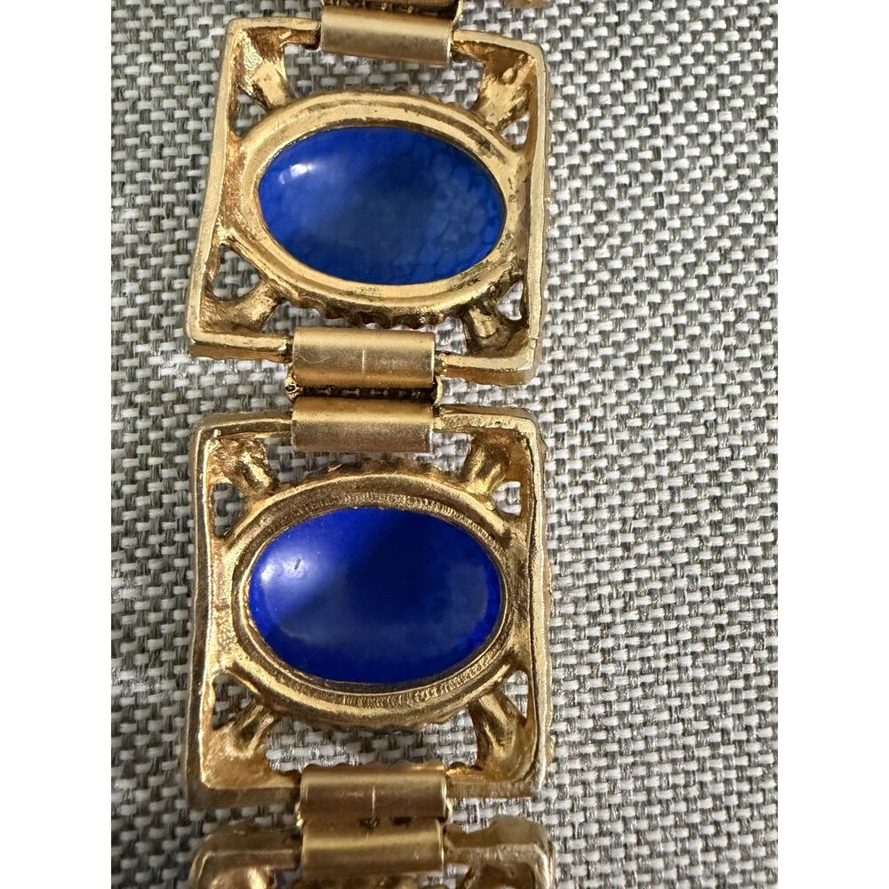 Vintage Gold toned metal link bracelet with deep blue cabochons speckled with go - Picture 6 of 12